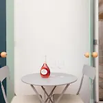 Host Wise - Quiet Colourful House - Garden *