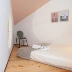 Apartmán Host Wise - Quiet Colourful House - Garden