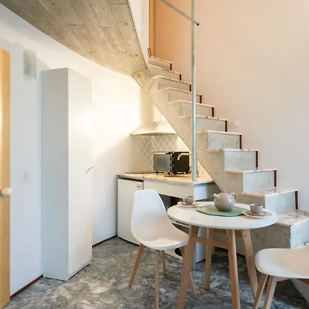 아파트 Host Wise - Quiet Colourful House - Garden 포르투