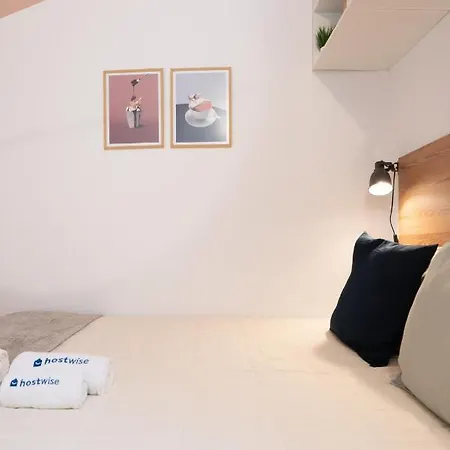 Host Wise - Quiet Colourful House - Garden Apartment *
