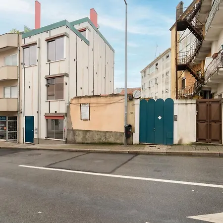 아파트 Host Wise - Quiet Colourful House - Garden 포르투