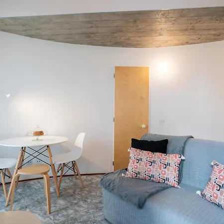 Apartment Host Wise - Quiet Colourful House - Garden *