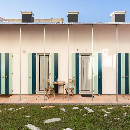 Host Wise - Quiet Colourful House - Garden *