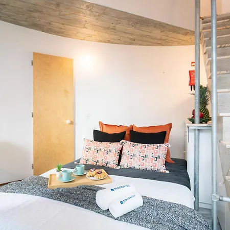Apartment Host Wise - Quiet Colourful House - Garden Porto