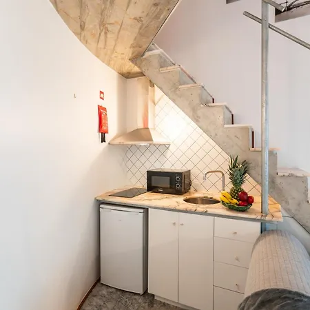 Apartment Host Wise - Quiet Colourful House - Garden Porto