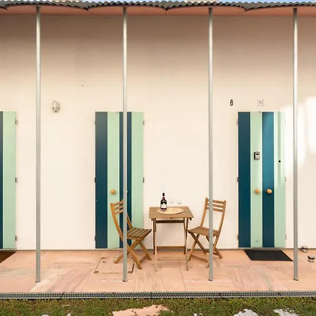 Host Wise - Quiet Colourful House - Garden