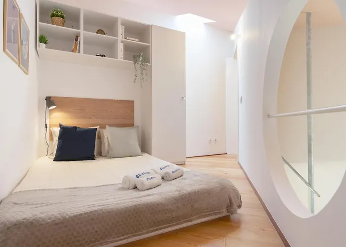 Host Wise - Quiet Colourful House - Garden Porto