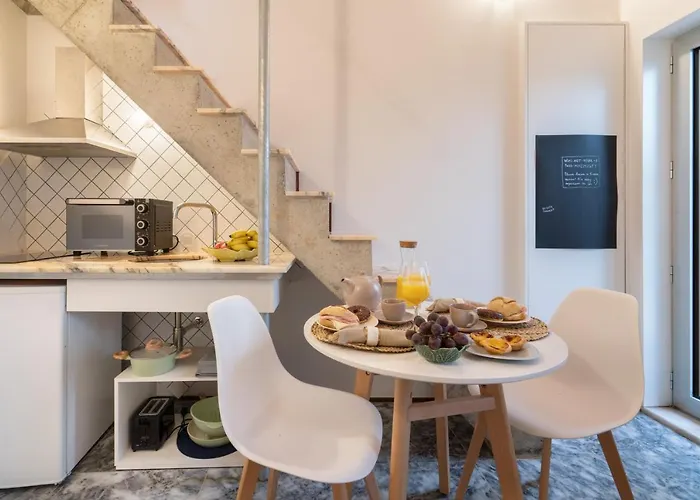 Host Wise - Quiet Colourful House - Garden Porto