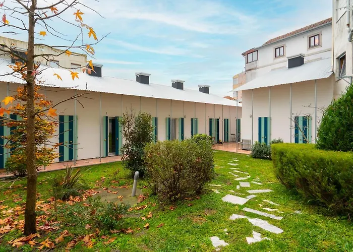 Host Wise - Quiet Colourful House - Garden Porto