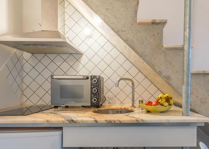 Host Wise - Quiet Colourful House - Garden Porto