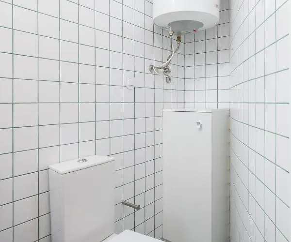 Host Wise - Quiet Colourful House - Garden Lejlighed