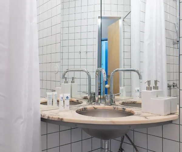 Host Wise - Quiet Colourful House - Garden