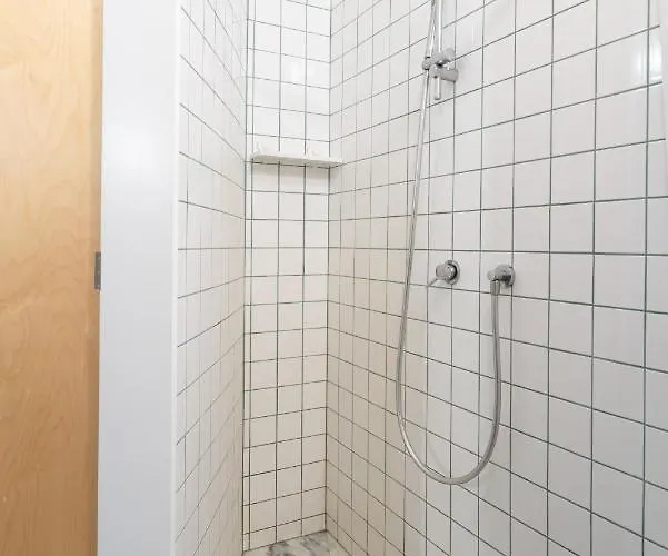 Host Wise - Quiet Colourful House - Garden