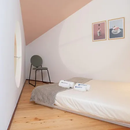 Apartamento Host Wise - Quiet Colourful House - Garden